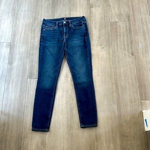 Gap true skinny size 4 ankle denim soft jean. No defects. Like new.